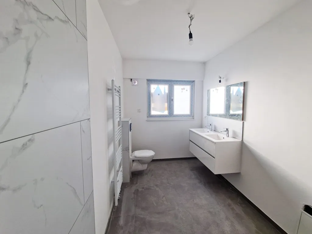 Salles de bain - Maison neuve avec cinq chambres à Bertogne