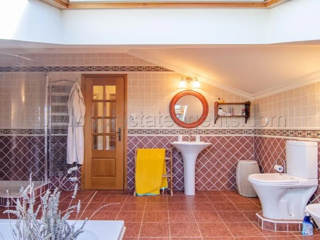 Bathrooms - Luxury Villa with Pool in Lagos Countryside