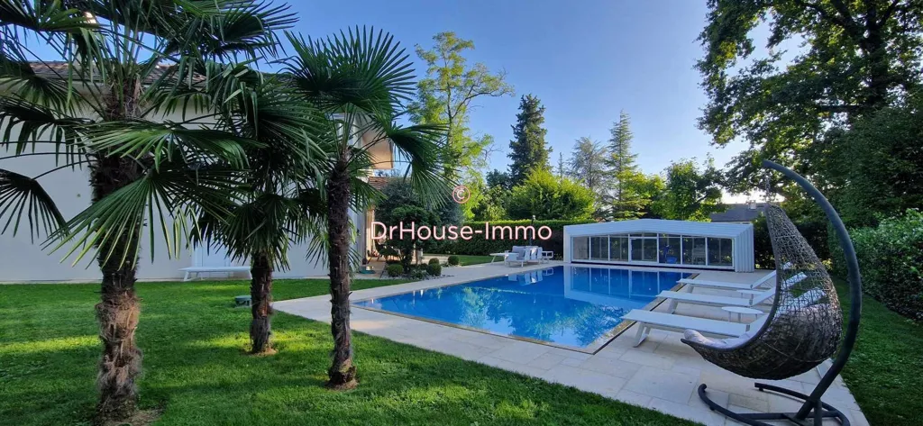 Piscine - Villa avec Piscine et Jardin à Veigy-Foncenex