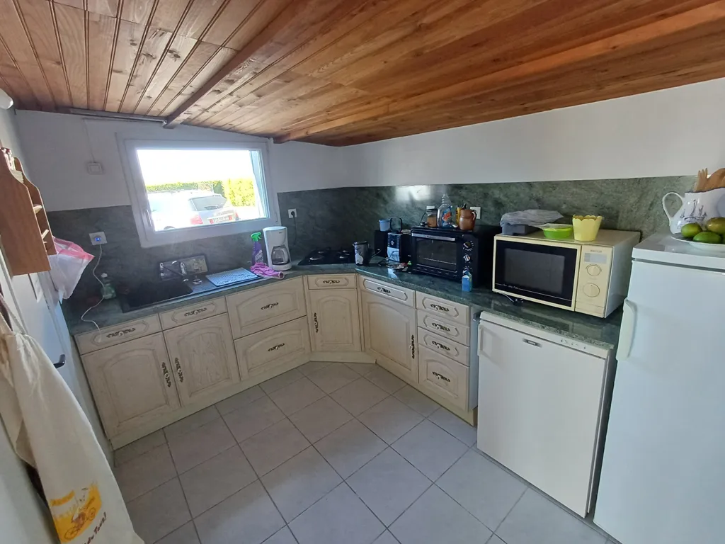 Cuisine - Propriété avec Deux Maisons et Jardin à Saint-Jean-du-Doigt