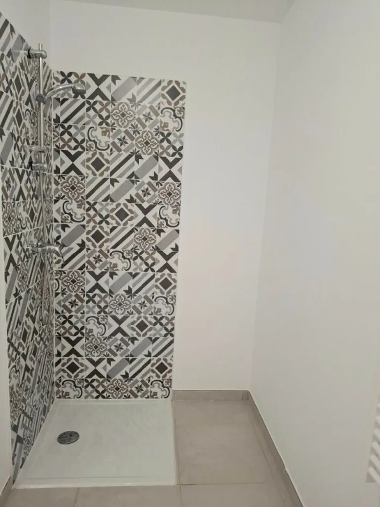 Bagni - 1-Bed Flat with Terrace in Monteux