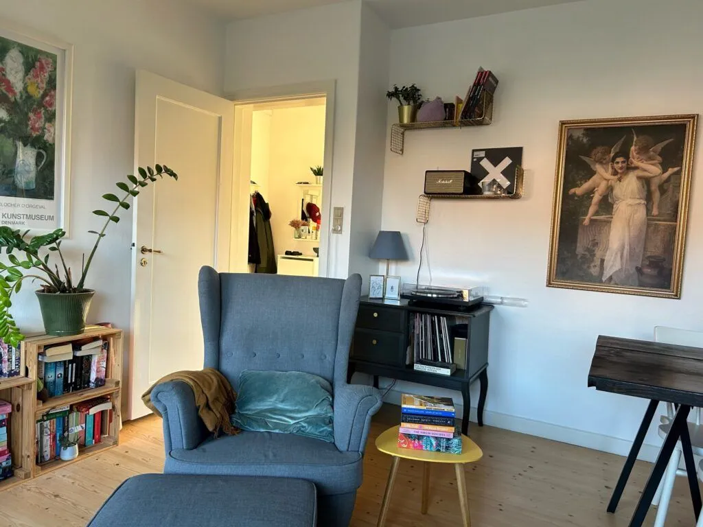 Bureau - 2-Bedroom Flat with Garden in Øgaden