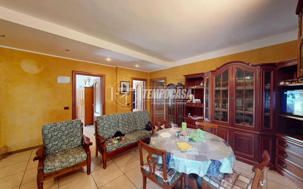 Sala da pranzo - Bright Trilocale with Balcony in Cinisello Balsamo