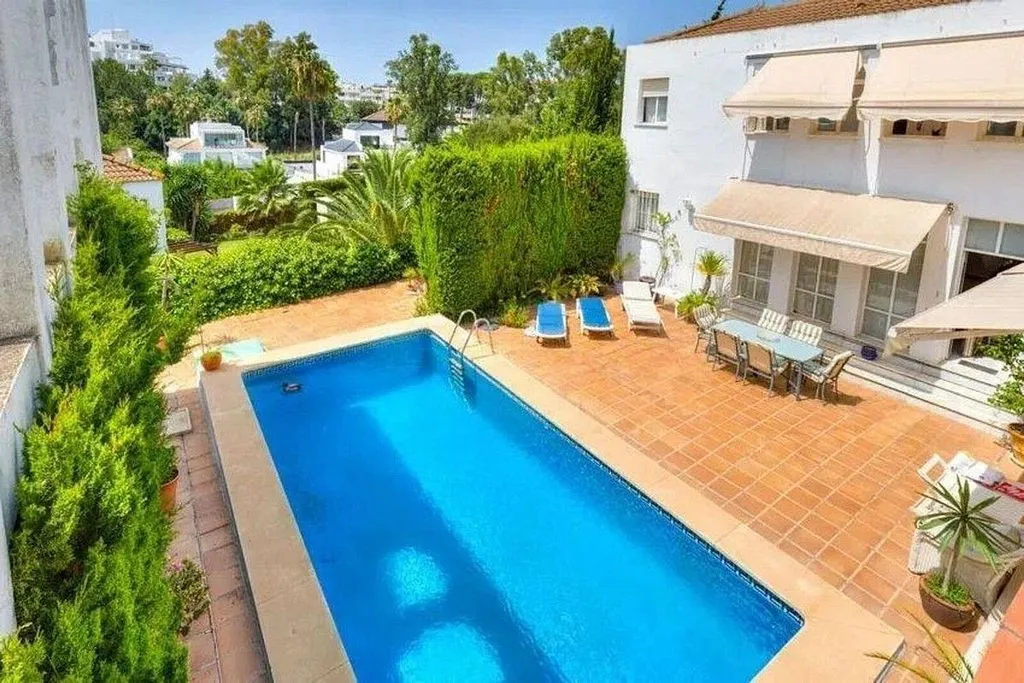 Chalet with Pool and Terrace in Casco Antiguo