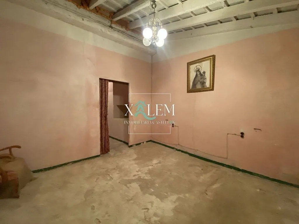 Toad - Significant House with Terrace in Vila-real