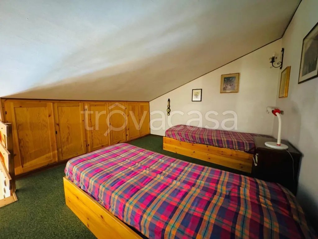 Magamistoad - Rustic Apartment with Mountain View in Roburent