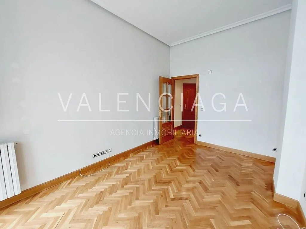 Pièces - Modern Apartment with Terrace in City Centre