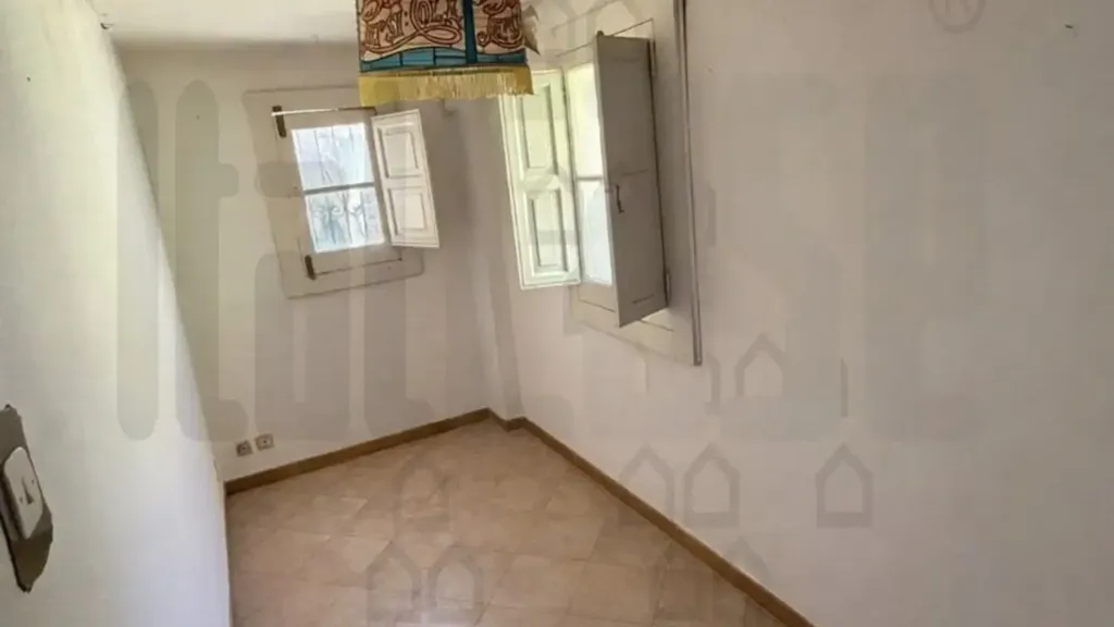 Esik - Villa with Garden in Messina Centre