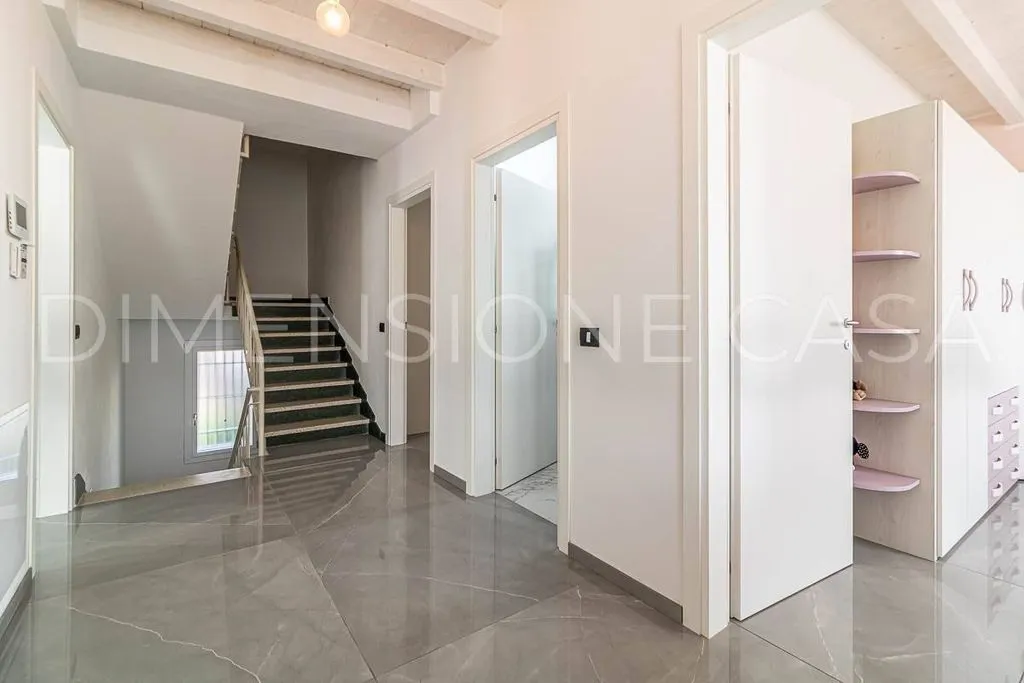 Esik - Restored Villa with Garden in Carpi