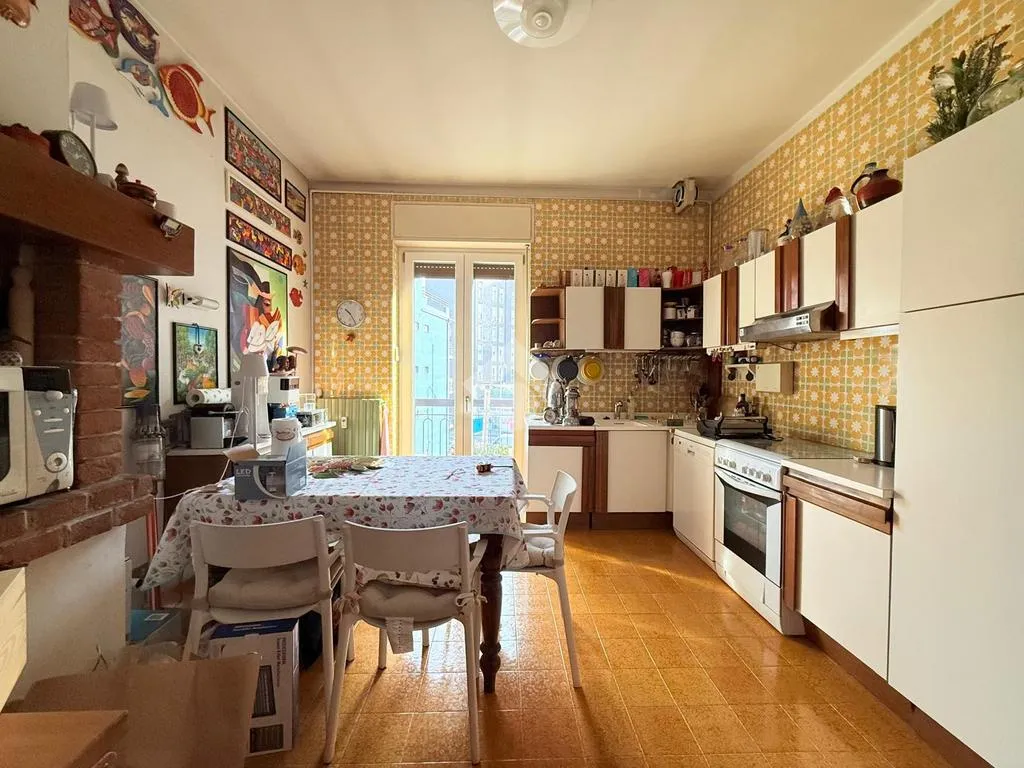 Cuisine - Apartment with Balcony and Garden in Brescia