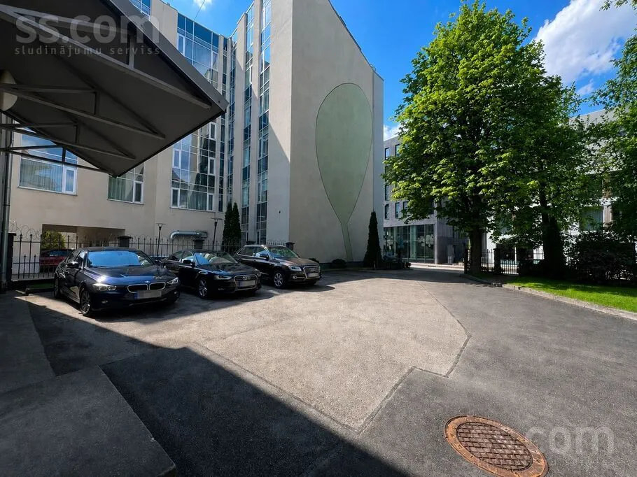 Garaaž - Studio Apartment with Parking in Riga Centre