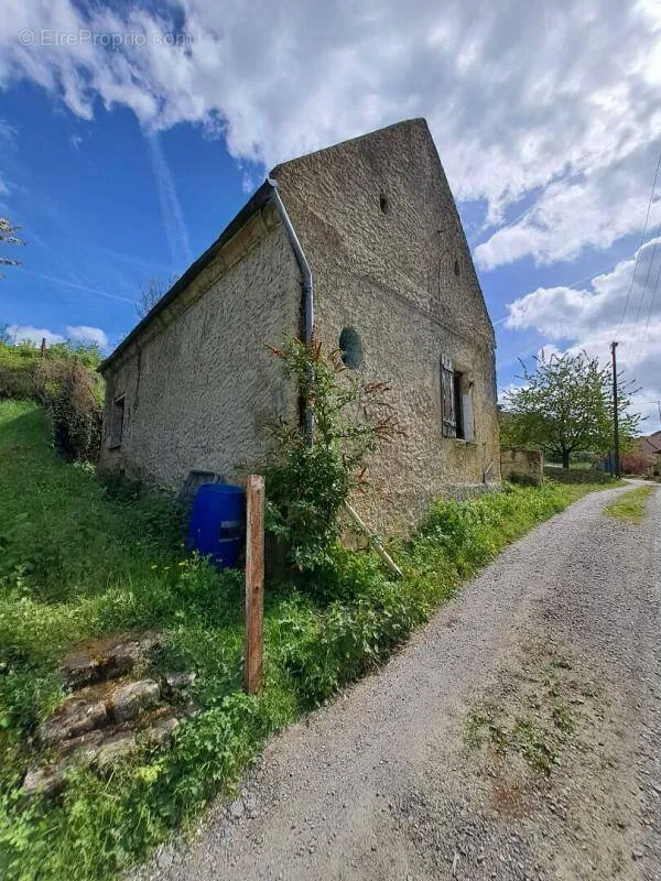 Välivaade - Rustic Cottage for Renovation in Saint-Gobain