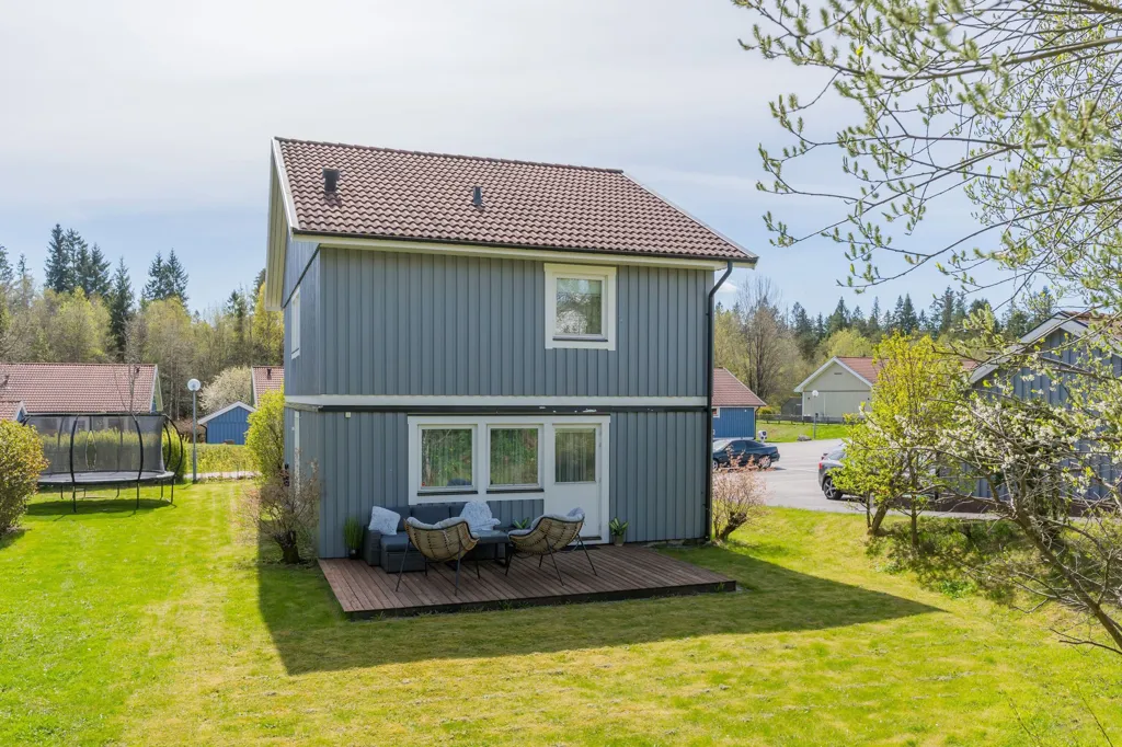 Exterior - Terraced House with Two Balconies in Dalsjöfors