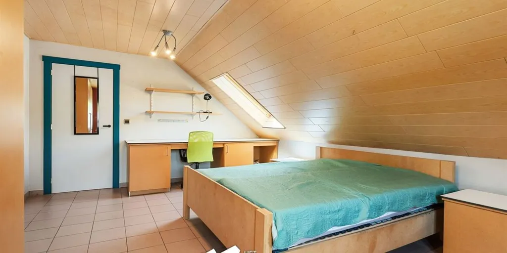 Chambres - Maison avec Atelier sur Terrain de 1372m² à Balen