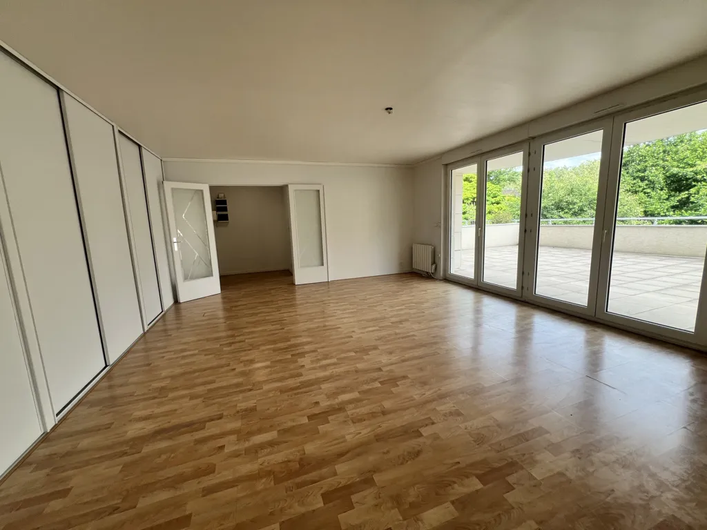 Elutuba - Apartment with Terrace in Courlancy