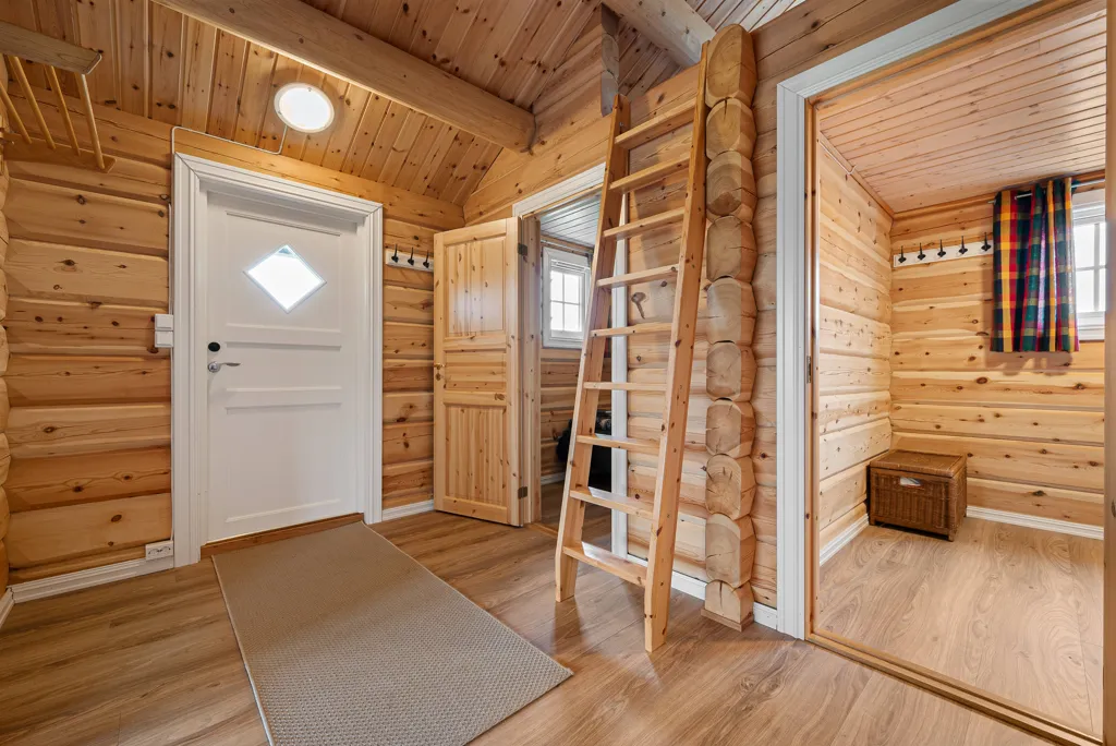 Entrée - Traditional Timber Cabin with Mountain Views in Ålen