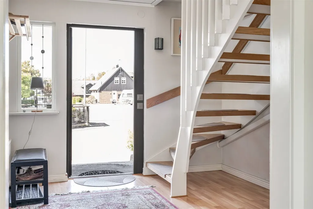 Toad - Spacious Villa with South View in Simrishamn