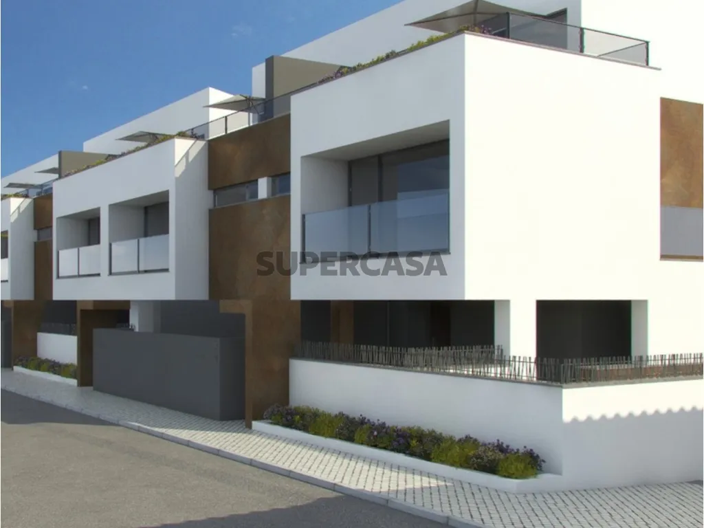 Exterior - Newly Built House with Terrace in Caparica