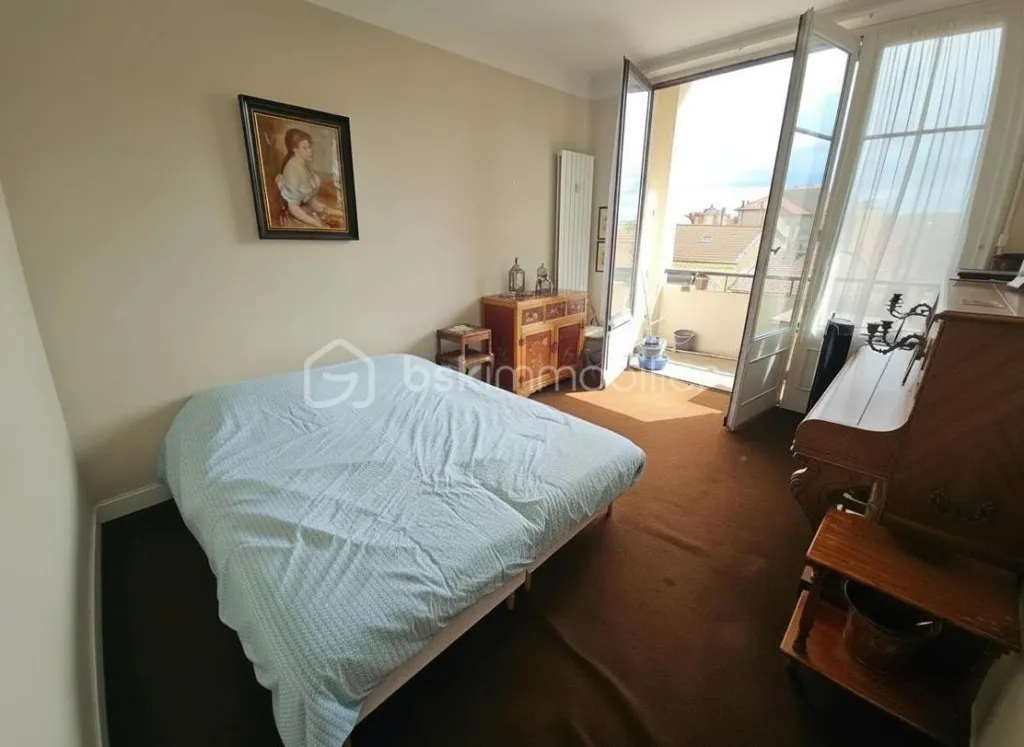 Magamistoad - Characterful Apartment with Garage in Roanne Centre