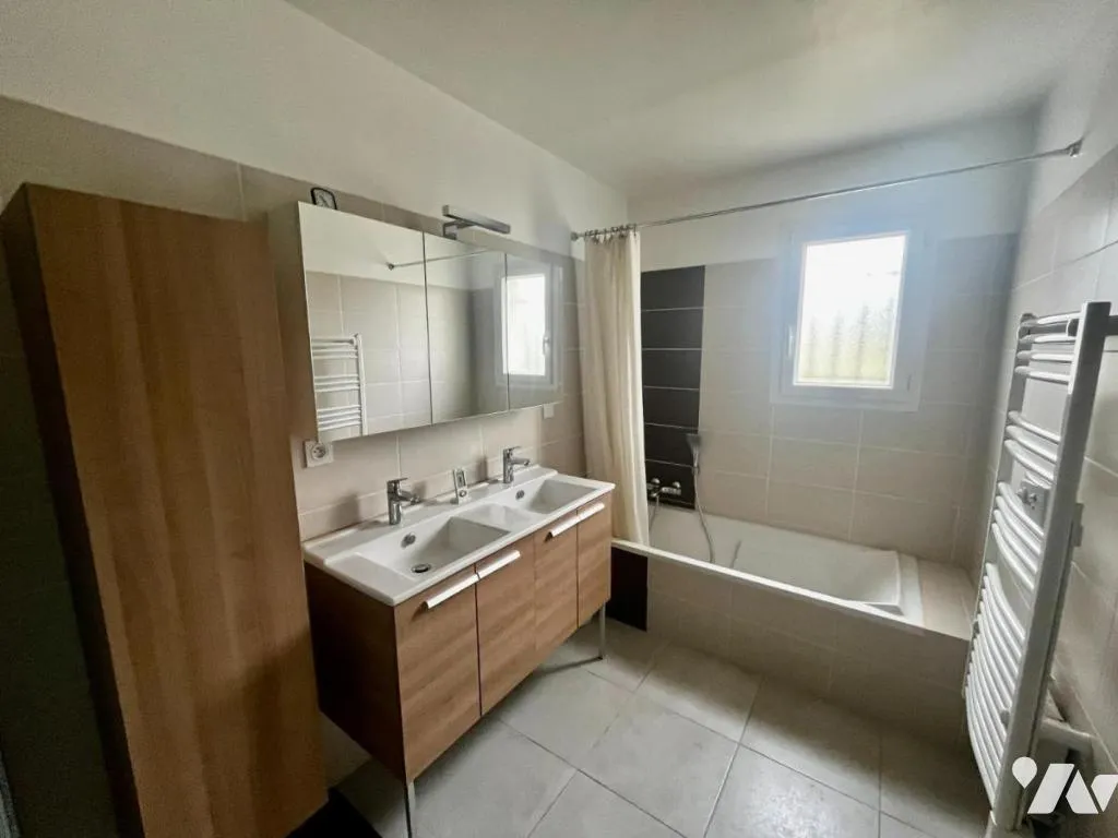 Vannitoad - Contemporary Villa with Garden in Chusclan