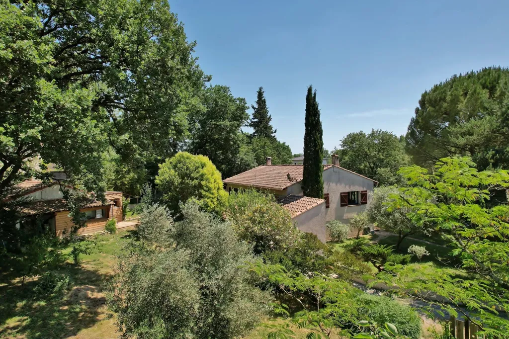 Vue aérienne - Villa de Plain-pied avec Piscine à Uzès