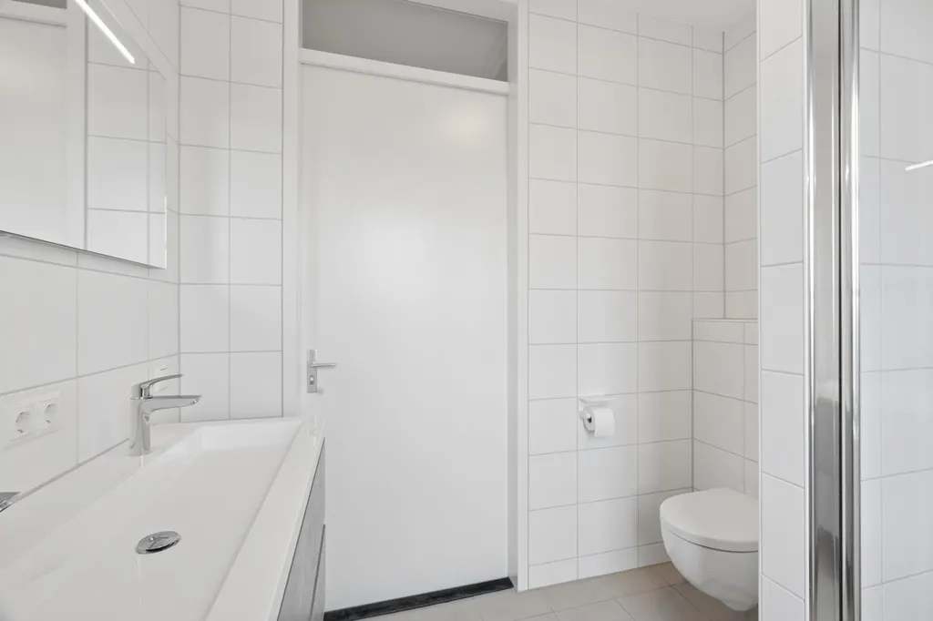 Vannitoad - Modern Terraced House with Waterfront in Zeewolde