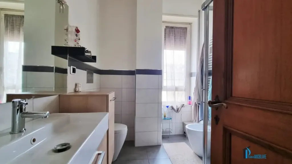 Salles de bain - Rearranged Apartment with Terrace in Terni