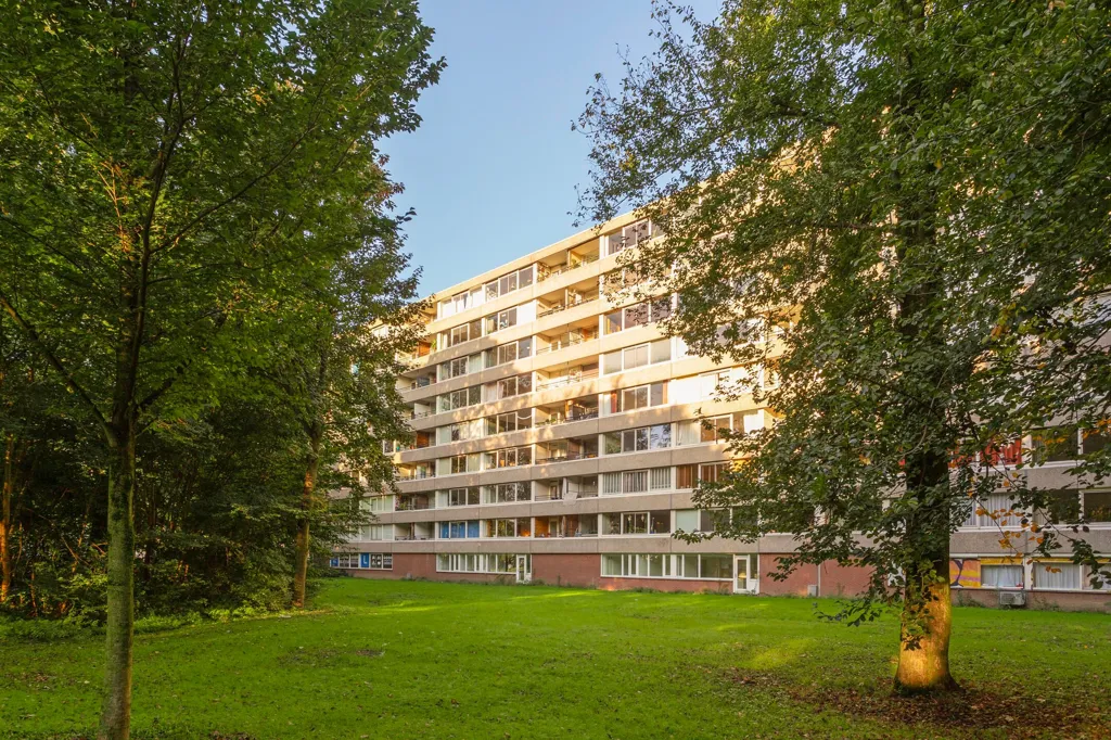 Jardin - 4-Bedroom Apartment with Balcony in Overvecht