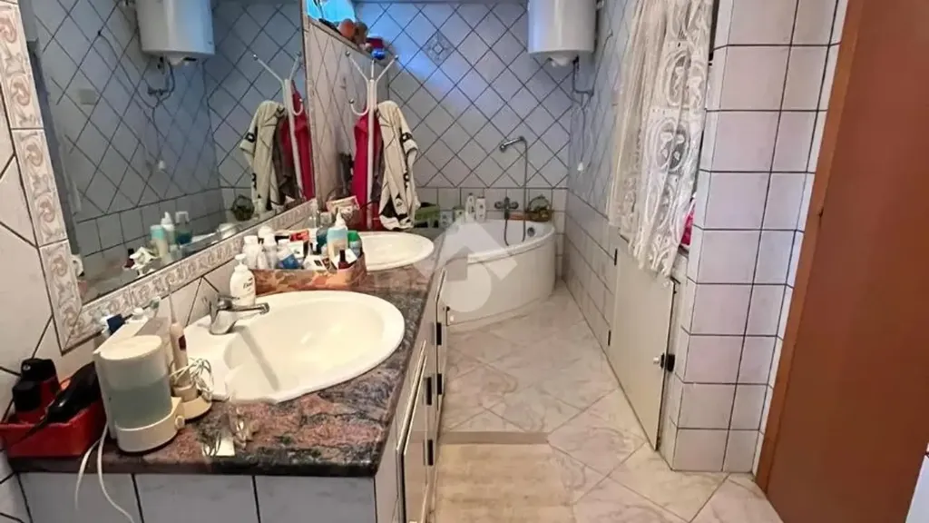 Salles de bain - Villa with Garden in Ardea
