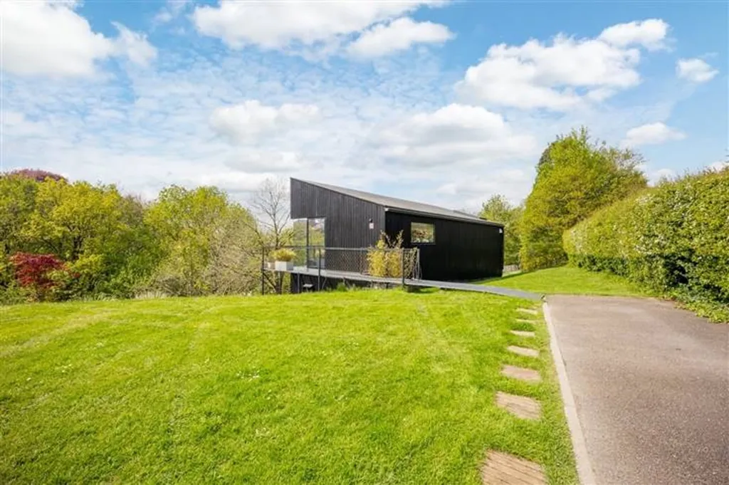 Aed - Contemporary Villa with Pool in Argenteau