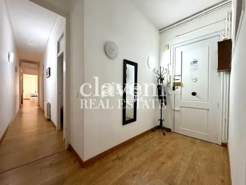 Esik - Characterful Apartment with Balcony in L'Esquerra de l'Eixample