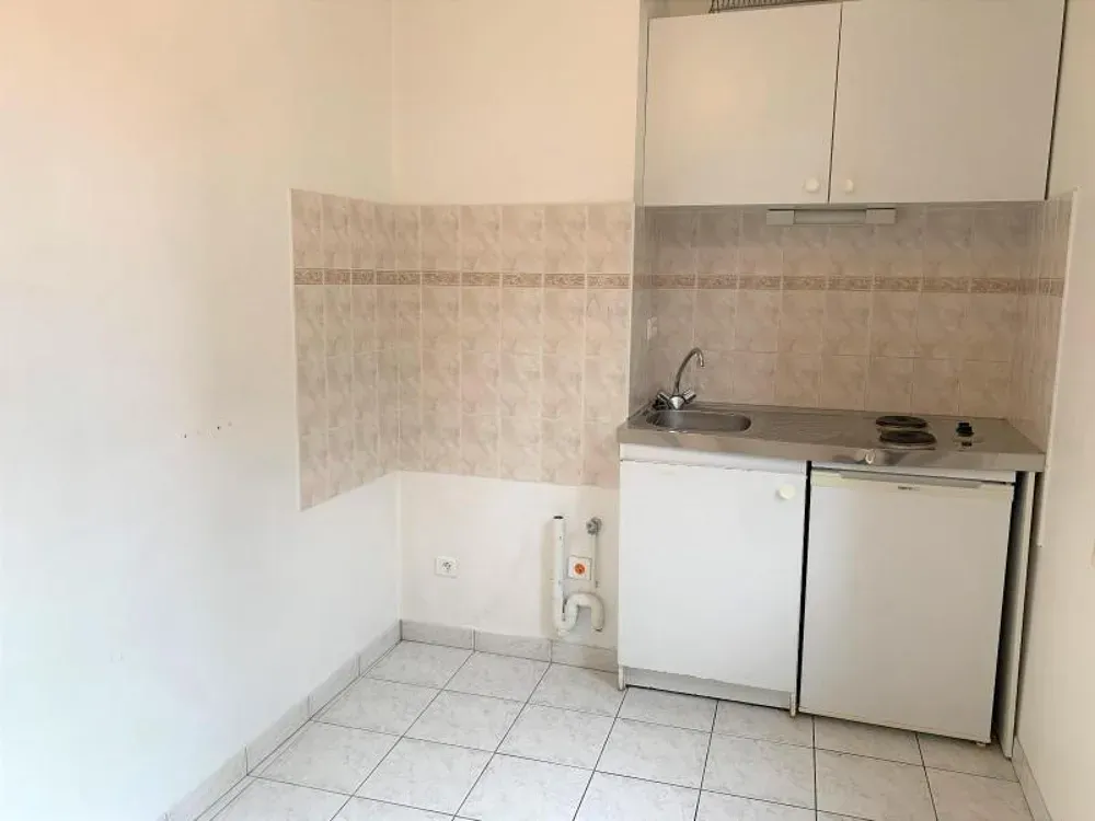 Köök - Bright 2-Bedroom Apartment in Central Angers