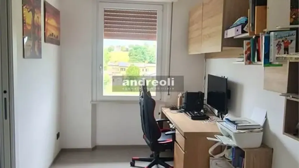 Bureau - Apartment with 3 Bedrooms in Jesi