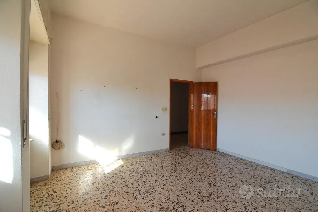 Pièces - Spacious First-Floor Apartment in Sertinu, Macomer