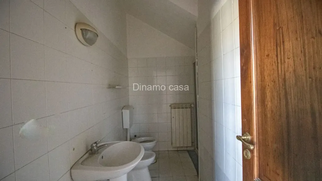 Salles de bain - Apartment with Industrial Warehouse in Carmignano