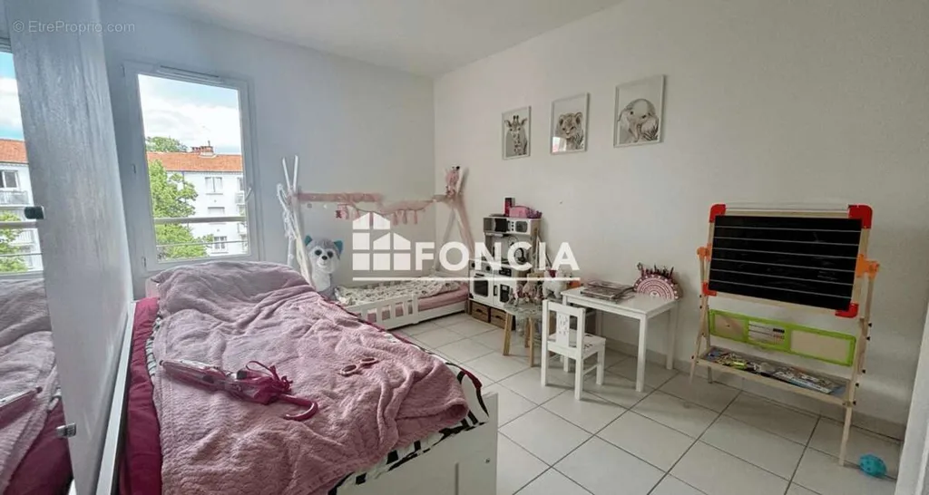 Magamistoad - 3-Bed Apartment with South Terrace in Lepic