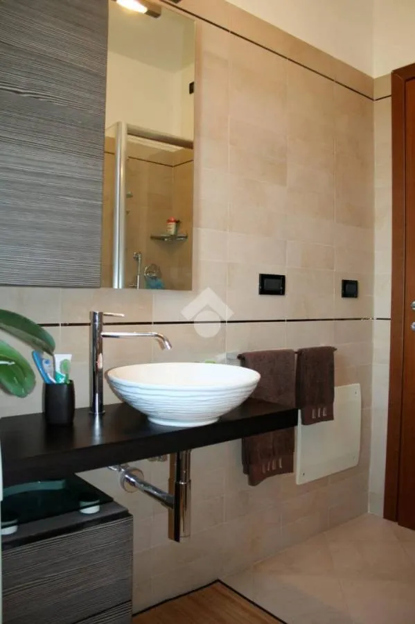 Vannitoad - Modern Flat with Balcony in Cento