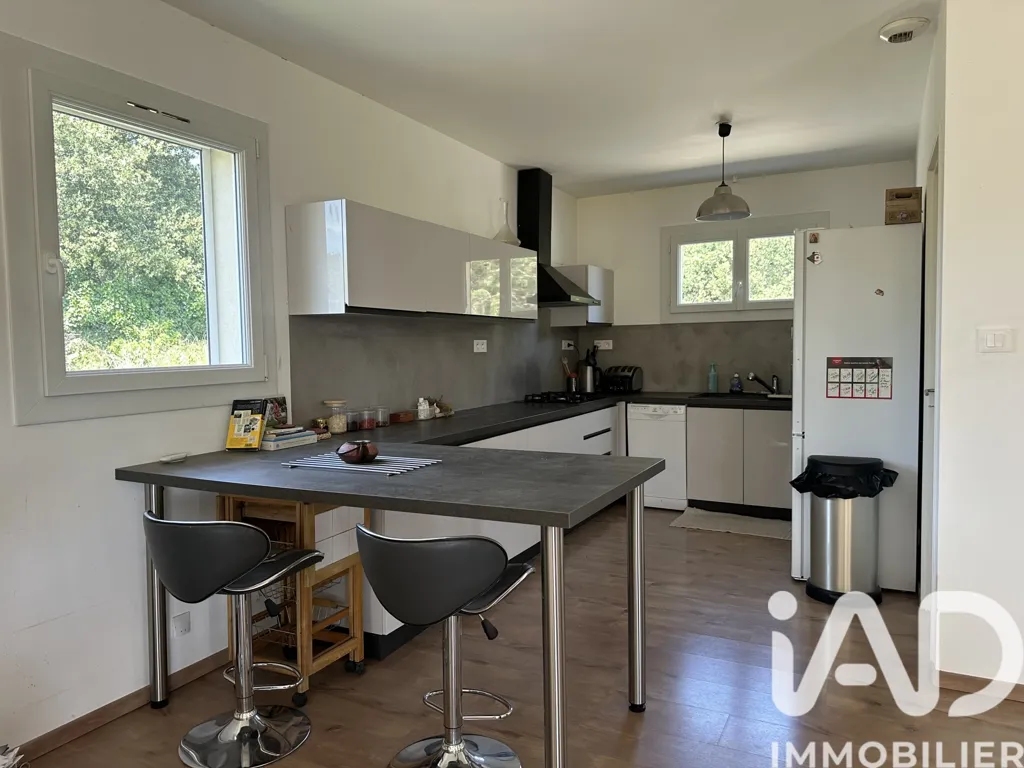 Cuisine - Bungalow avec terrasse et grand terrain à Vagnas