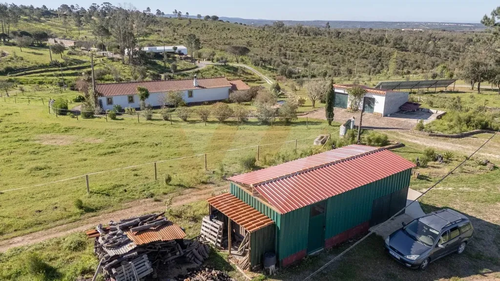 Vue aérienne - Equestrian Villa with Water View in Beja District