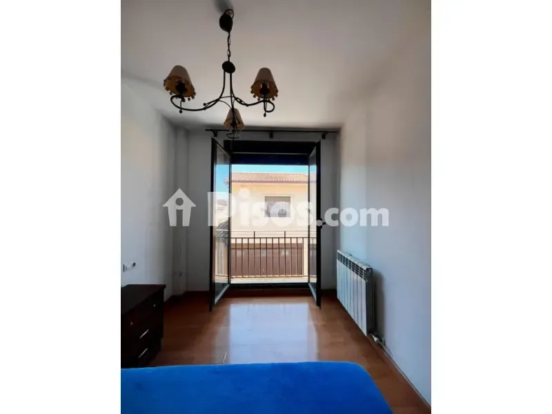 Magamistoad - Reformed Duplex with Balcony in Sobradiel