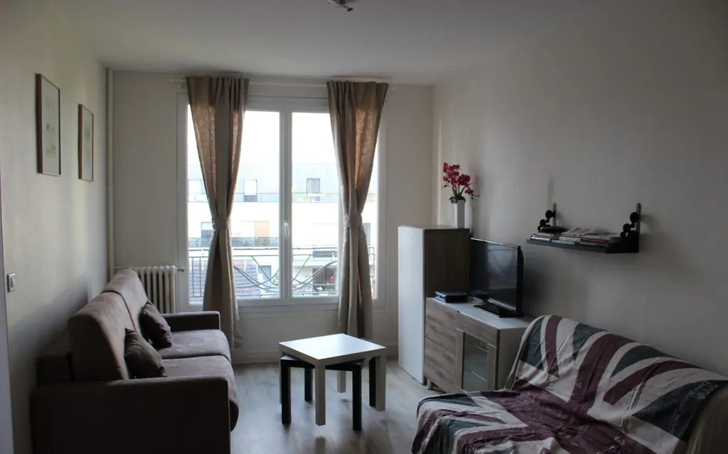 Living Room - Studio with Lift in Gabriel Péri (Ligne 13)