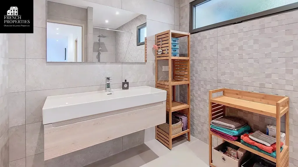 Salles de bain - Maison Contemporaine avec Vue Panoramique à Port-Vendres