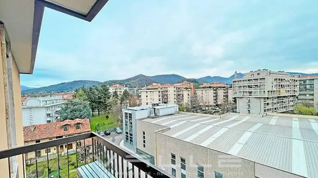 Rõdu - Modern Penthouse with Garage in Bergamo