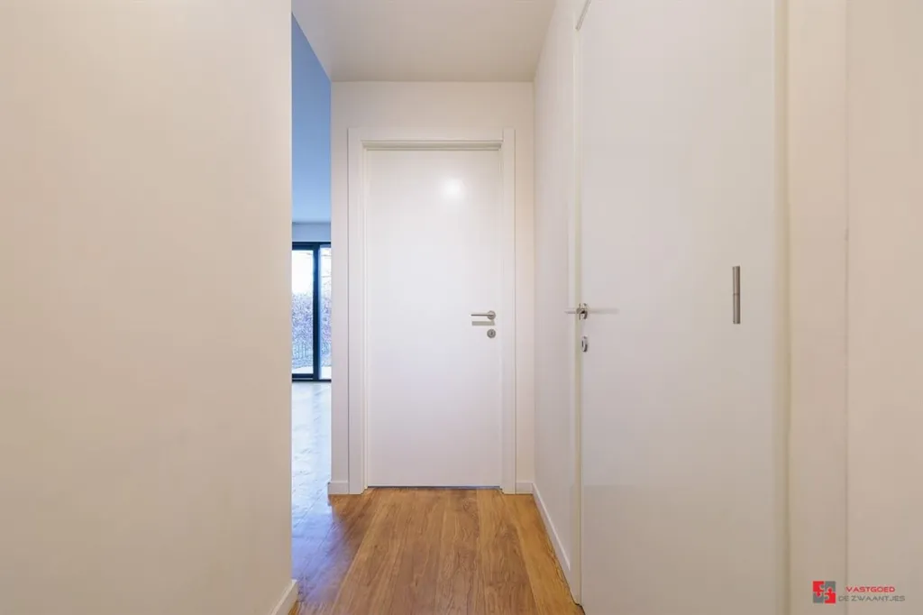 hallway_entrance