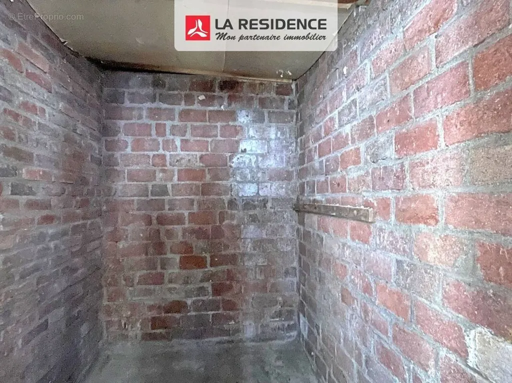 Pièces - Remise dans Cour à Boulogne-Billancourt