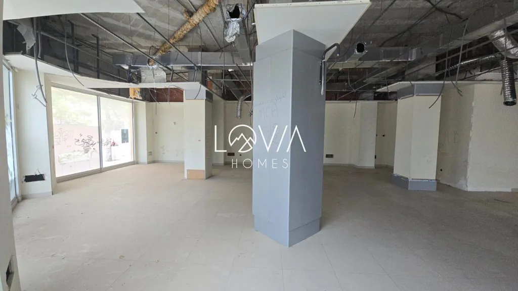 Rooms - Commercial Space with Street Frontage in Valencia