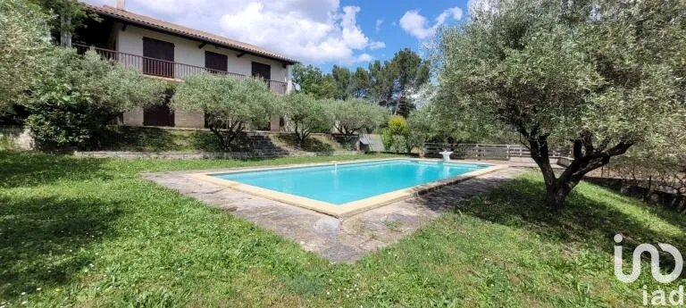 Piscine - Maison traditionnelle avec vue panoramique et piscine à Alès