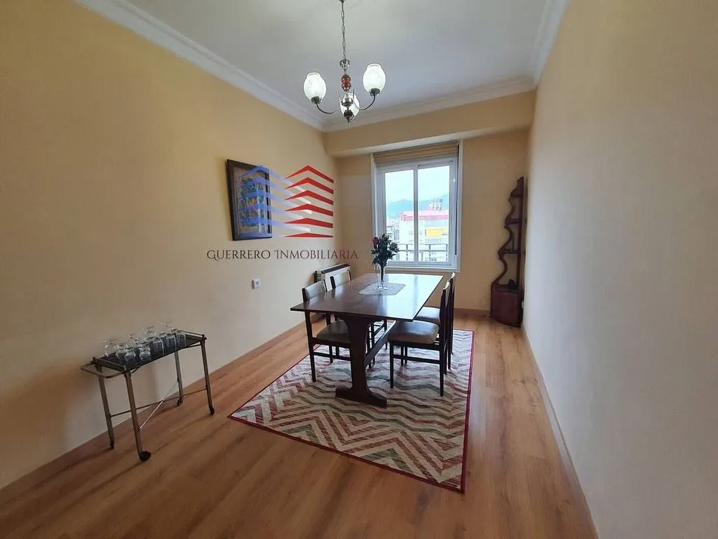 Salle à manger - Ample 1-Bedroom Apartment in University Area