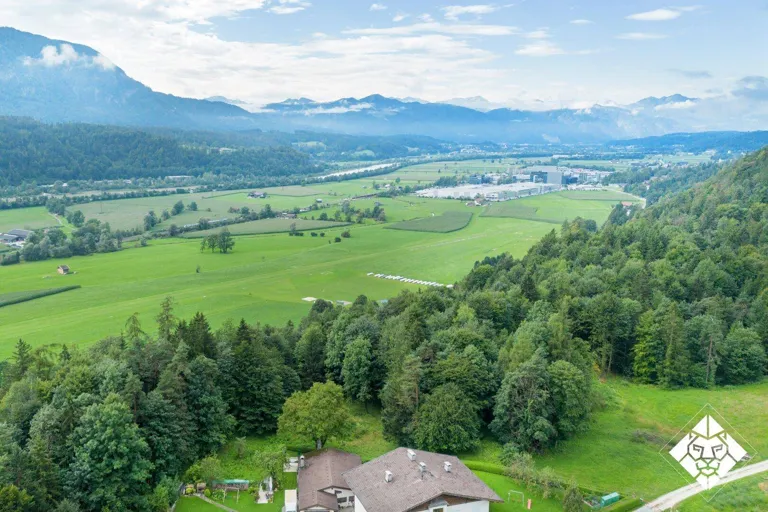 Tiroler Wooden House with Lakeside in Langkampfen
