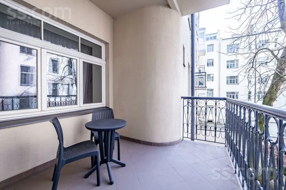 Rõdu - Art Nouveau Flat with Balcony in Riga Centre